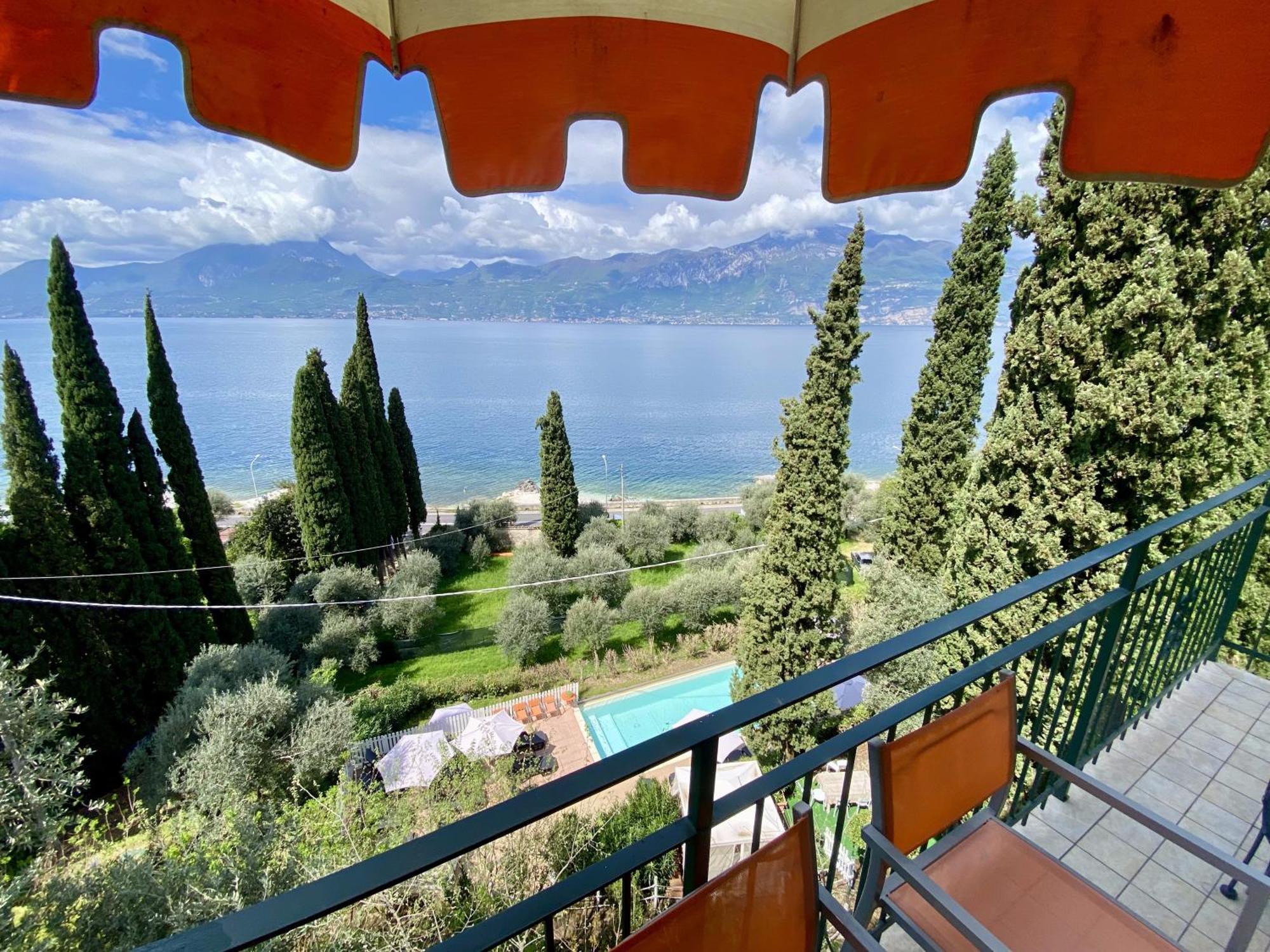 Wonderful View With Pool With Breakfast Gardasee